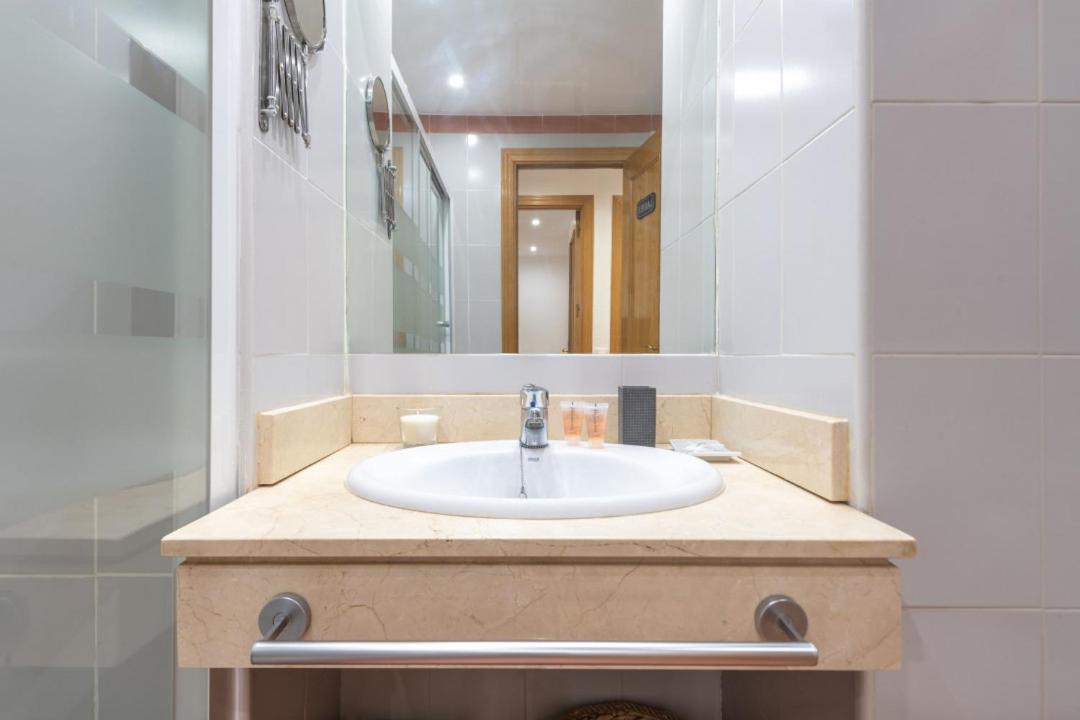 2 Bedrooms 2 Bathrooms Furnished - Malsana - With Pool - Mintystay Madrid Bagian luar foto